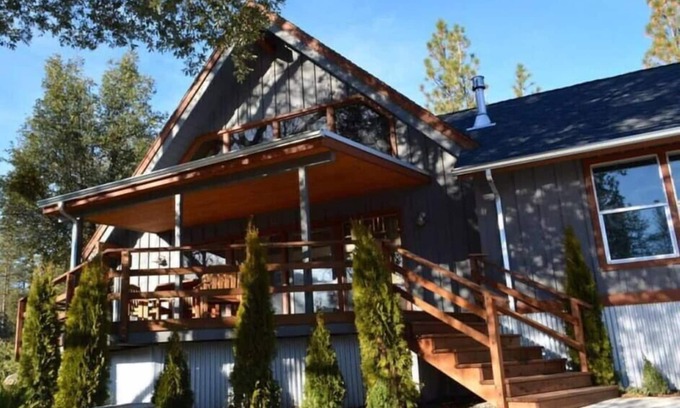 Bass Lake Cabin | Dyt's Den at Bass Lake Near Yosemite National Park