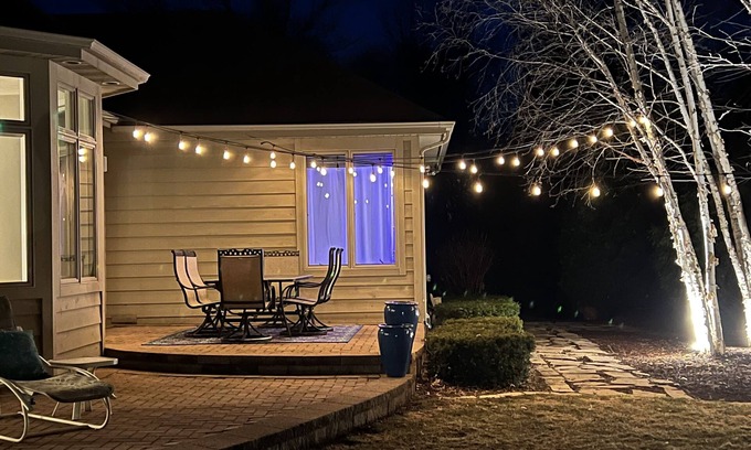 Neenah House | EAA Airventure location for a family or group - 6000 sq ft!