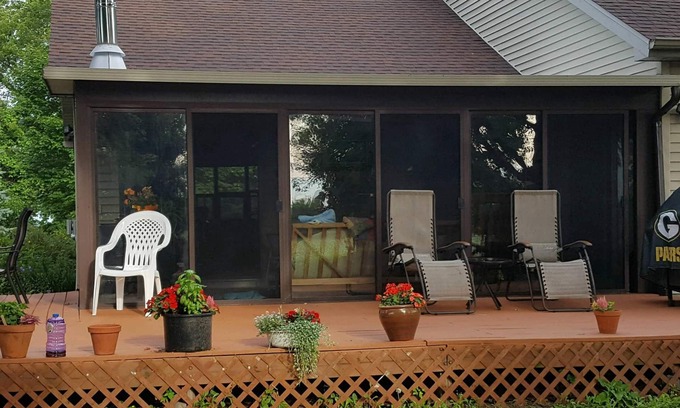 Oshkosh House | EAA Oasis 2026 only 3 miles to Airventure