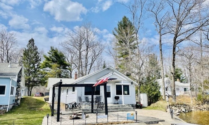 Carp Lake House | Eagle and Loon Lookout