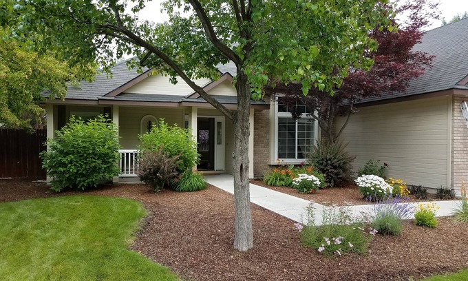 Eagle House | Eagle ~ Great Sky Neighborhood ~ 4-Bdrms ~ Near Pool & Shopping ~ ALL Amenities