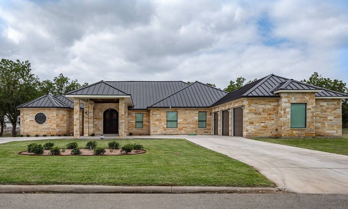 Eagle Pass House | Eagle Pass Cozy Home Away from Home Sleeps 8