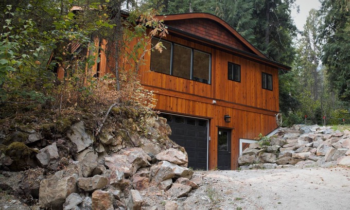 Christina Lake House | Eagle's Nest Cottage- Adult-Exclusive Retreat Nestled above Christina Lake