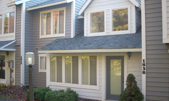 Jefferson Township House | Eagles Ridge Terrace- MountainTop, 3 Br, Beautiful TH- Golf/Ski-WIFI,Cable