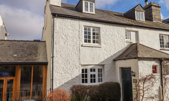Newton Abbot Cottage | EARLY MIST COTTAGE, pet friendly, with open fire in Haytor Vale