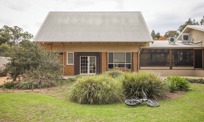 Gilgandra Cabin | Earth n TimbernSleeps 4 1 bathroom