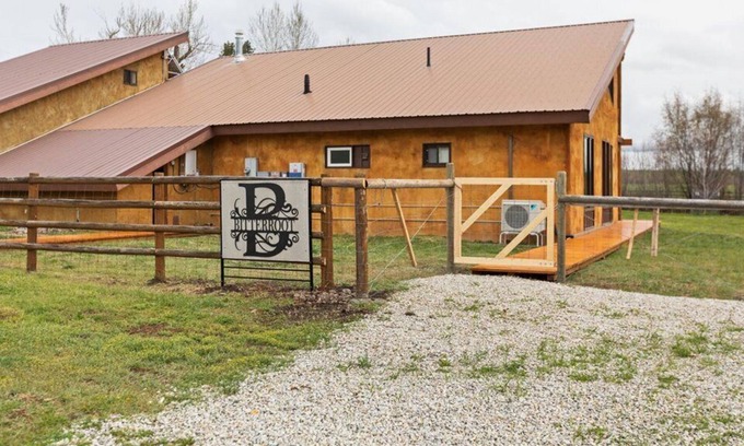 Stevensville House | Earth & Sky Bitterroot Unit