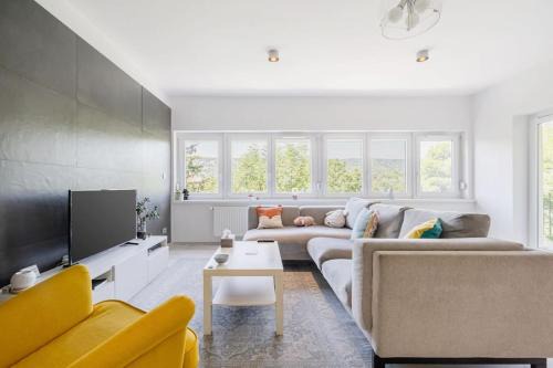 Torokvesz Apartment | Earthy Elegance Apartment