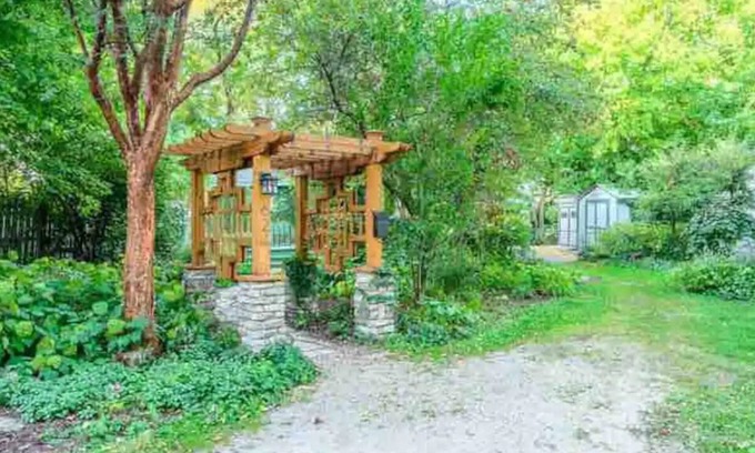 Glen Ellyn House | Earthy Hobbit Home w/Privacy & Serenity - Near Wheaton College & Downtown