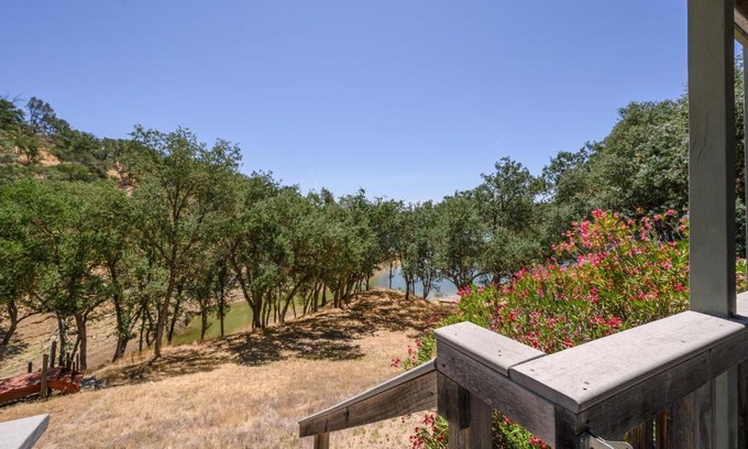 Oak Shores House | East Beach Lakefront - 5 Bed 4 Bath Vacation home in Lake Nacimiento