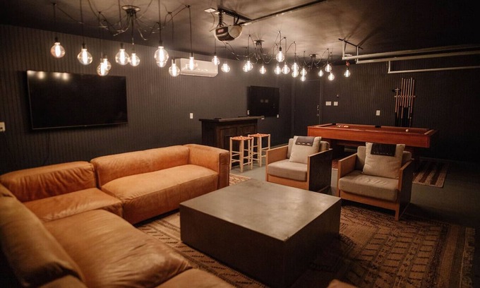 MLK House | East Side Home | Epic Game Room | Sleeps 13