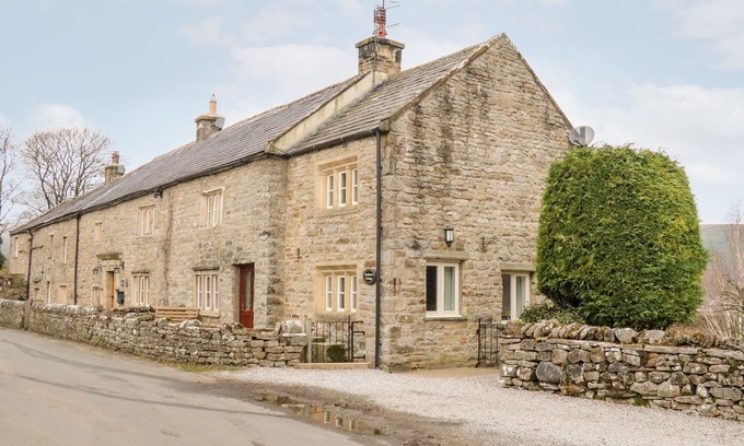 Newbiggin-in-Bishopdale Cottage | EASTBURN COTTAGE, family friendly, with open fire in Newbiggin
