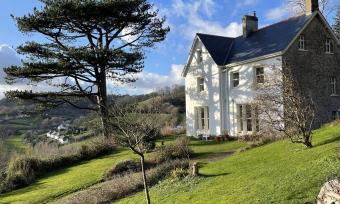 Branscombe House | Eastcotte - Six Bedroom House, Sleeps 12