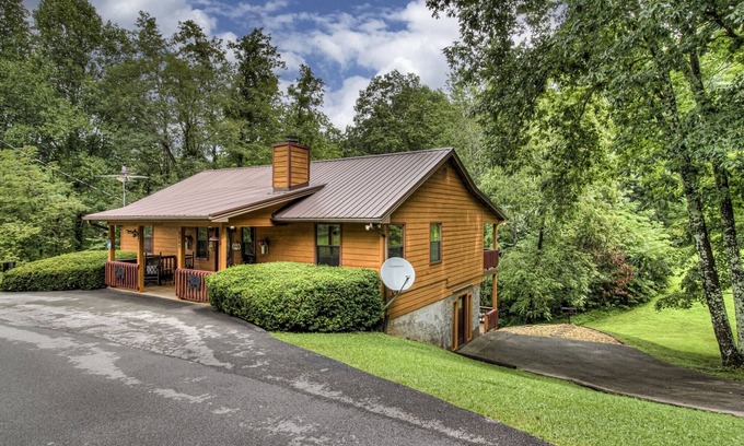 Gatlinburg - Pigeon Forge House | Easy Accessibility Cabin In Dogwood Farms For 4 People