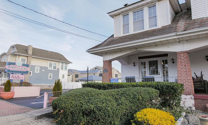North End Condo | Easy beach access! 3 bedroom, 2.5 Bath, a must see!