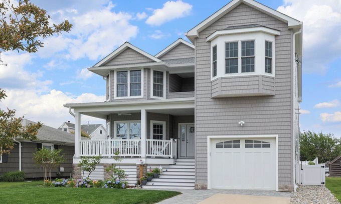 Point Pleasant Beach House | Easy to walk/bike to beach, restaurants & town. 4BR, 2.5 baths, Heated Pool.