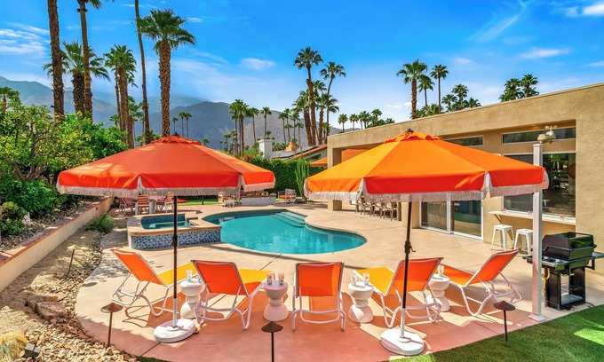 Sonora Sunrise House | Eat Play Love – Designer Palm Springs Home with Pool, Mountain Views, Games & Outdoor Dining