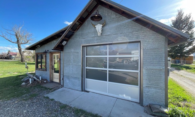 Big Timber Cottage | Eccentric Fishing Cottage Perfection! Sleeps the whole crew!