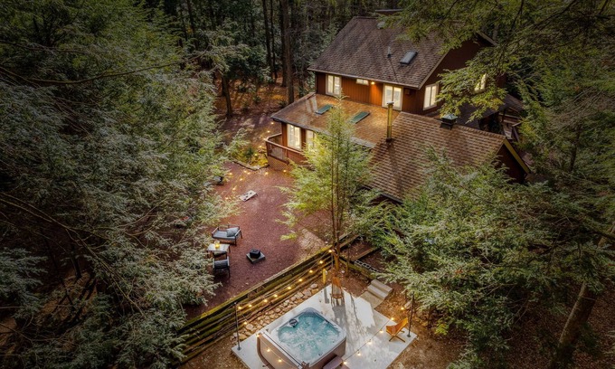 Albrightsville House | Echoing Pines I Bonus Bar Room + Near Lake + Surrounded by Pine Trees