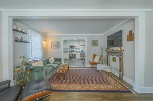 Athens House | Eclectic Inn Downtown - 2 miles to Sanford Stadium