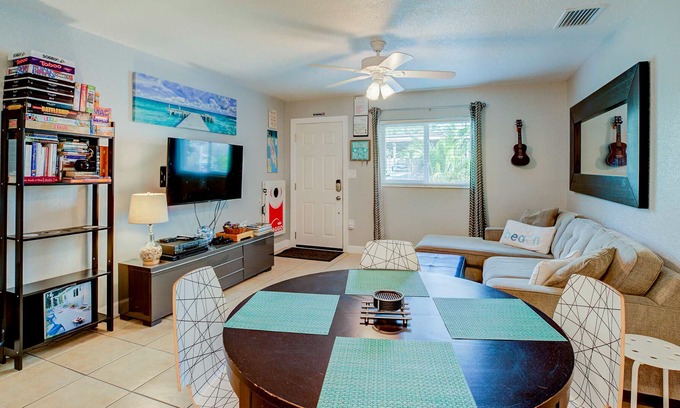 Indian River Bluff House | Eco-Friendly☀︎Modern Tropical Oasis (B)☀︎near Beach & Historic Downtowns