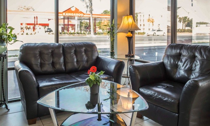 Bay VIew Addition Hotel | Econo Lodge Panama City