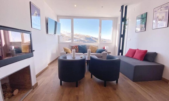 Pradollano Apartment | Edel1 - PRIME LOCATION WITH GREAT VIEWS + PARKING