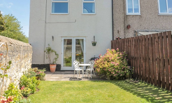 Morpeth Cottage | EDEN COTTAGE, pet friendly, character holiday cottage in Morpeth