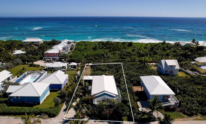 Hope Town House | Edge of Blue-Discover Serenity at Edge of Blue: Your Tranquil Island Retreat