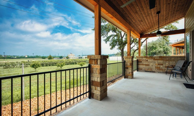 Fredericksburg House | Edge of Main 1- Vineyard Views!