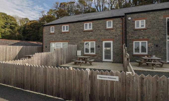 Grange-over-Sands Cottage | EDGEMERE HIDEAWAY, pet friendly, with a garden in Cartmel