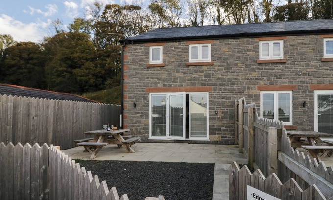 Grange-over-Sands Cottage | EDGEMERE RETREAT, pet friendly, with a garden in Cartmel