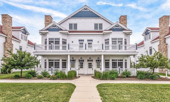 Sheboygan Condo | Edgewater Escape: 4 Bedroom, Sleeps 14!