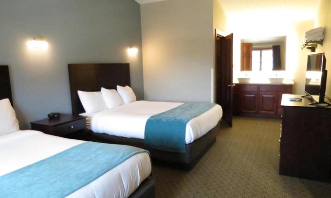 Put-in-Bay Hotel | Edgewater Hotel and Suites