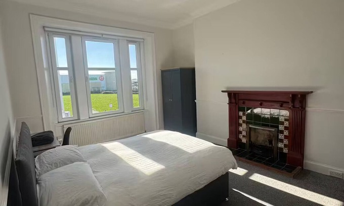 Slateford Apartment | Edinburgh Duplex Sleeps 11.