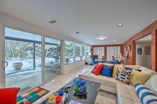 Edmonds House | Edmonds Apartment with Private Wine Cellar!