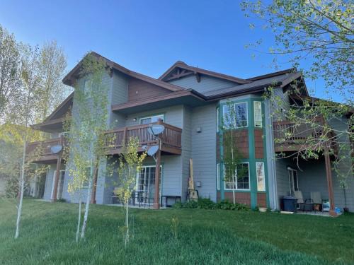 Edwards House | Edwards Mountain Chic On River Pool and Hot Tubs