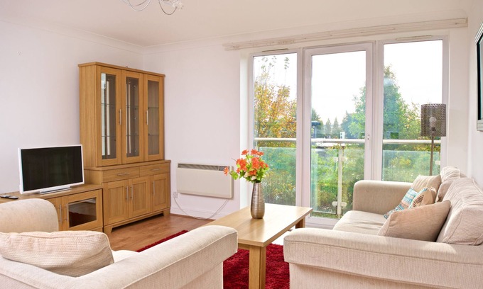 Speke Apartment | EE1 Liverpool Entire place/Airport 8 min/Car park