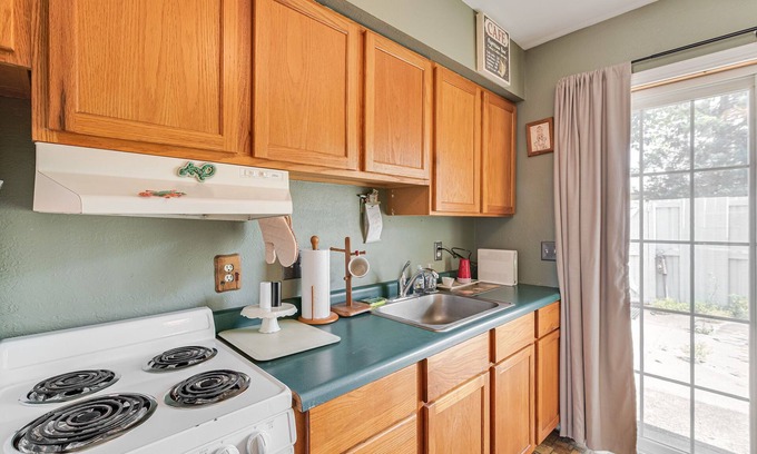 Kokomo Condo | Efficient &Charming Studio Condo with Secret Features