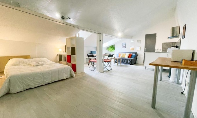 Quartier Hyper-Centre Apartment | #EH Le Rousseau