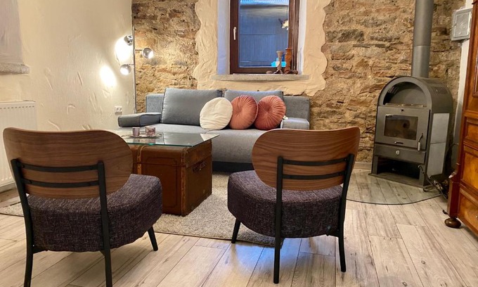Schmidtheim Apartment | Eifelstein, Apartment mit Whirlpool und Ofen