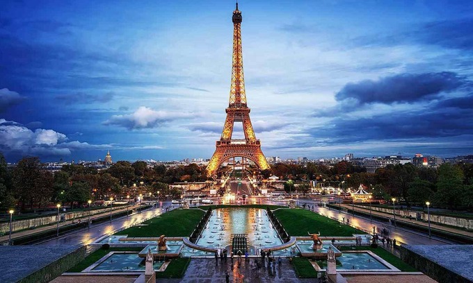 Faubourg Saint-Germain Apartment | EIFFEL TOWER STUDIO WITH AIRCON