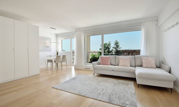 Faubourg Saint-Germain Apartment | Eiffel Tower Terrace Apartment