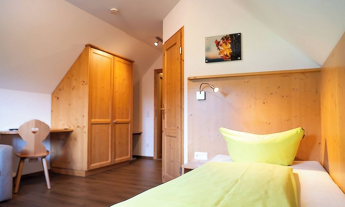 Lenzkirch Apartment | Einzelzimmer, 13qm, mit DU/WC und Balkon