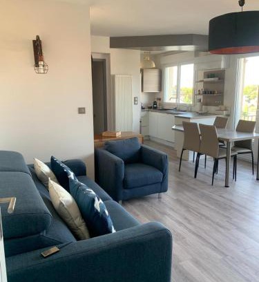Billere Apartment | Elégant appart avec balcon, Clim et garage