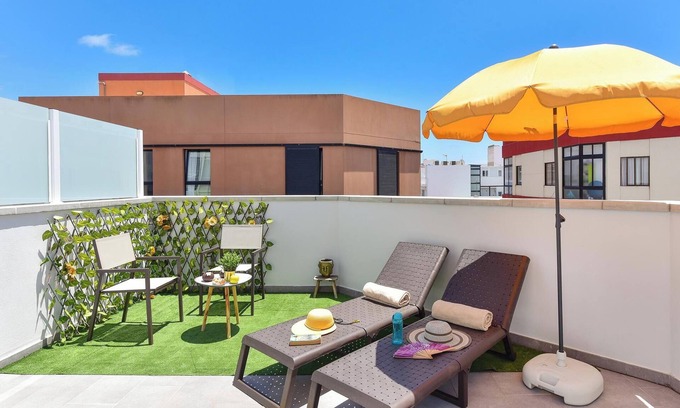 Las Palmas de Gran Canaria Apartment | El Corazon en el Puerto II by VillaGranCanaria