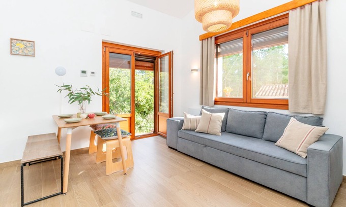 Can Ginebre Apartment | El Huerto - Spacious apartment inside Masia