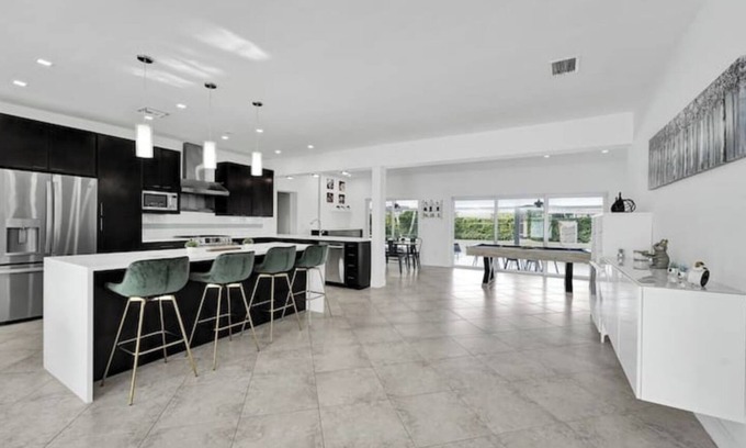 North Miami Beach House | El Jardín Sleeps 11 Heated Pool Hot Tub Aventura