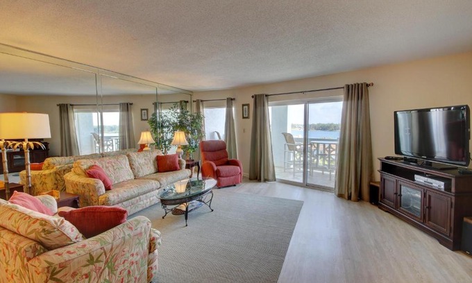 Fort Walton Beach House | El Matador 554 - Beautiful water views and close to all amenities of El Matador