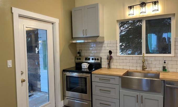 Anaconda House | Elegance Redefined - A Classic Victorian Home with Modern Amenities